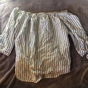 OFF THE SHOULDER TOP